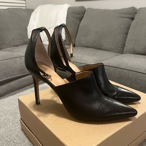 BLACK CLOSED TOED REAL LEATHER HEELS
